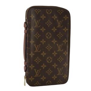 LOUIS VUITTON Monogram Poche Escapade Travel Case